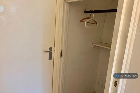 4 bedroom flat to rent, Portia Way, London, E3