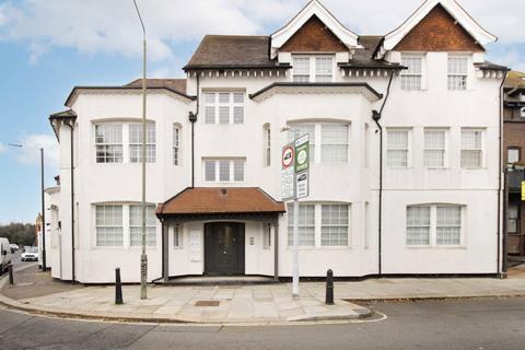 1 bedroom flat to rent, High Street, Hampton TW12