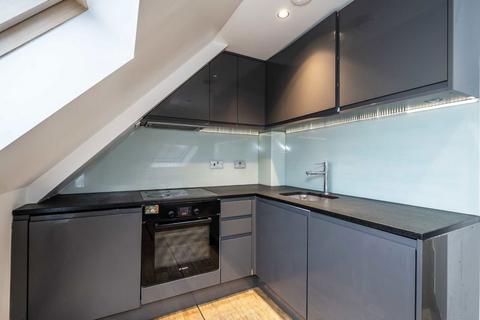1 bedroom flat to rent, High Street, Hampton TW12