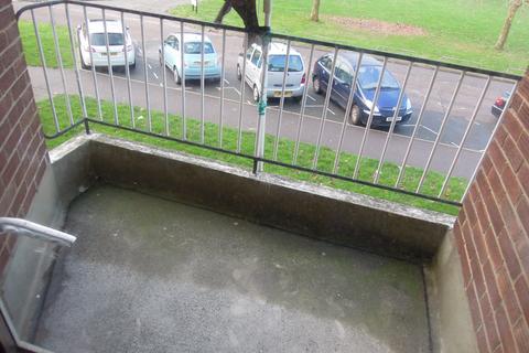 2 bedroom flat to rent, Windrush Road, Southampton SO16