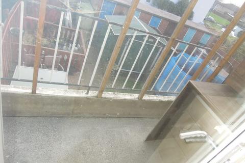 2 bedroom flat to rent, Windrush Road, Southampton SO16