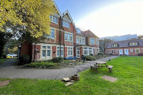 2 bedroom flat to rent, Bournemouth