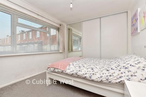 2 bedroom ground floor flat for sale, Long Walk, Epsom KT18