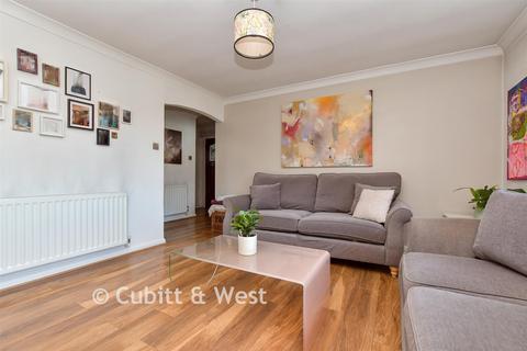 2 bedroom ground floor flat for sale, Long Walk, Epsom KT18