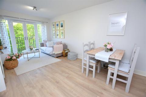 1 bedroom flat for sale, Devonshire Road, Colliers Wood, London, SW19