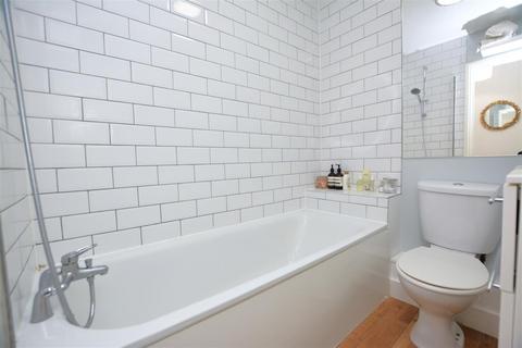 1 bedroom flat for sale, Devonshire Road, Colliers Wood, London, SW19