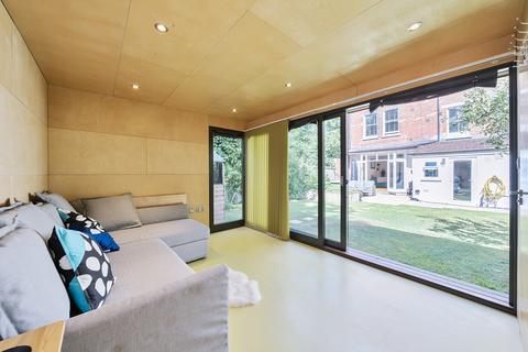 3 bedroom apartment for sale, Birch Grove, Lee, London, SE12