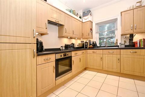 2 bedroom flat for sale, The Goffs, Eastbourne
