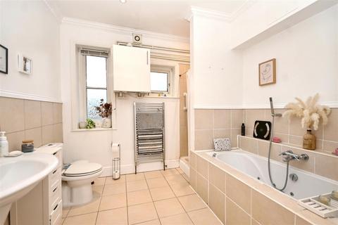 2 bedroom flat for sale, The Goffs, Eastbourne