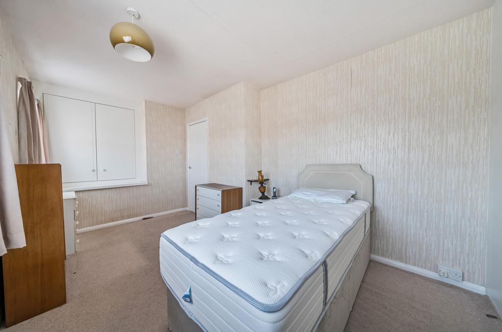 1354850-5-68c860a...