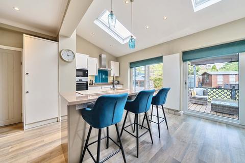 5 bedroom semi-detached house for sale, Crest Road, Bromley, BR2