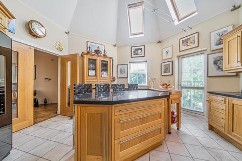 3 bedroom penthouse for sale, Overbury Avenue, Beckenham, BR3