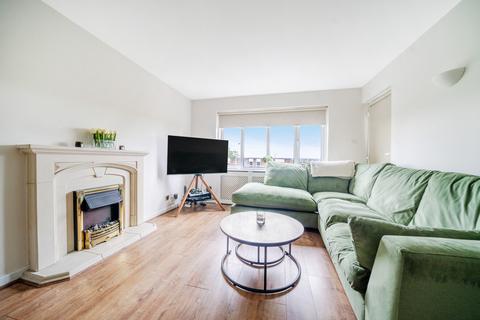 2 bedroom apartment for sale, Andace Park Gardens, Widmore Road, Bromley, BR1