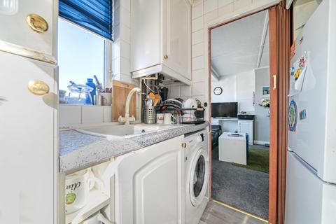 2 bedroom maisonette for sale, Homesdale Road, Bromley, BR2
