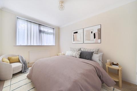 2 bedroom maisonette for sale, Foxes Dale, Bromley, BR2