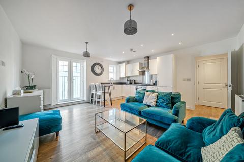 2 bedroom apartment for sale, Renwick Drive, Bromley, BR2