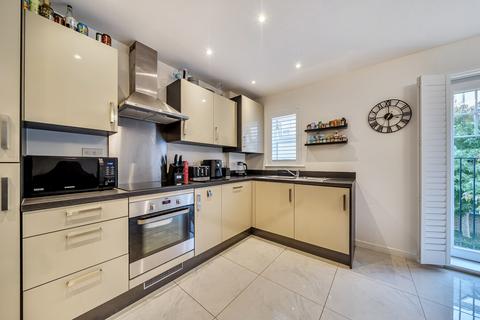 2 bedroom apartment for sale, Renwick Drive, Bromley, Kent, BR2