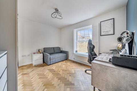 2 bedroom apartment for sale, Renwick Drive, Bromley, Kent, BR2