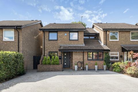 Cromlix Close, Chislehurst, Kent, BR7
