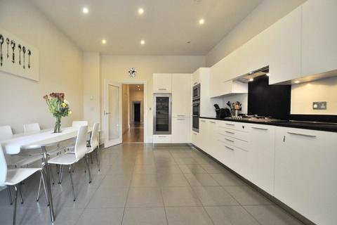 3 bedroom apartment for sale, Newton Park Place, Chislehurst, Kent, BR7