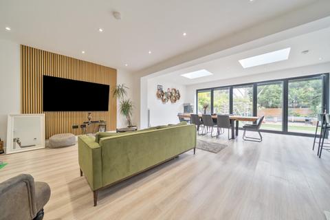 4 bedroom semi-detached house for sale, Chapel Farm Road, Mottingham, London, SE9