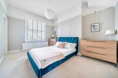 4 bedroom semi-detached house for sale, Southend Crescent, Eltham, London, SE9