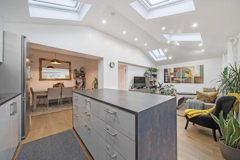 4 bedroom terraced house for sale, Well Hall Road, London, SE9