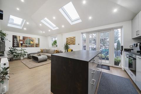 4 bedroom terraced house for sale, Well Hall Road, London, SE9