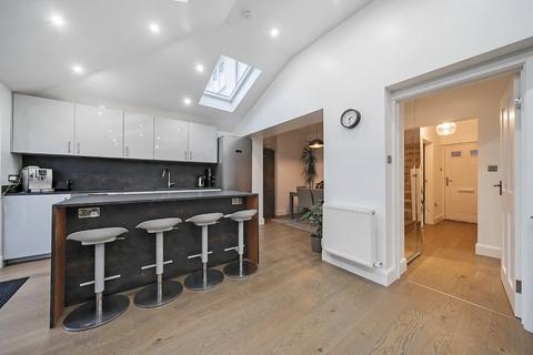 4 bedroom terraced house for sale, Well Hall Road, London, SE9