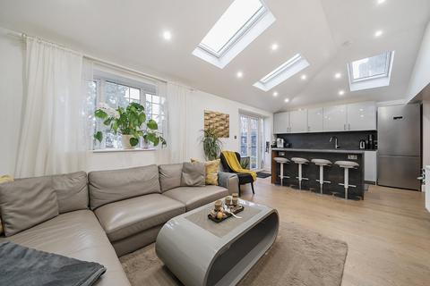 4 bedroom terraced house for sale, Well Hall Road, London, SE9