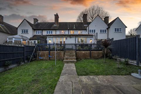 4 bedroom terraced house for sale, Well Hall Road, London, SE9