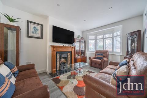 3 bedroom terraced house to rent, Castlewood Drive, London, SE9