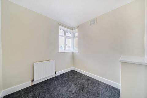 3 bedroom semi-detached house to rent, Beaumont Road, Petts Wood, Kent, BR5