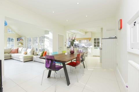 4 bedroom detached house to rent, Chislehurst Road, Chislehurst, Kent, BR7