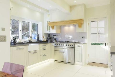 4 bedroom detached house to rent, Chislehurst Road, Chislehurst, Kent, BR7