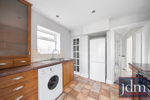 3 bedroom semi-detached house to rent, Leamington Avenue, Bromley, BR1
