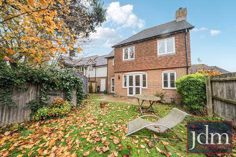 4 bedroom semi-detached house to rent, Appleby Close, Petts Wood, Orpington, BR5