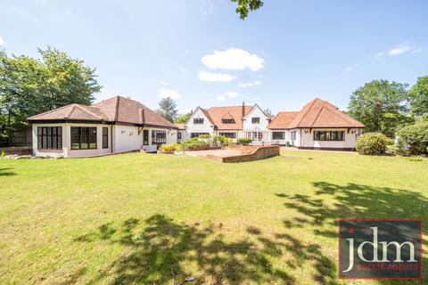 6 bedroom detached house to rent, Park Avenue, Farnborough Park, Orpington, BR6