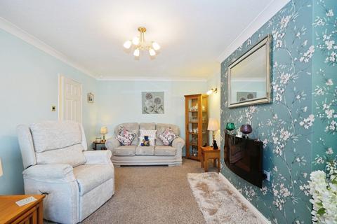 3 bedroom semi-detached house for sale, Meadow Close, Scarborough YO11
