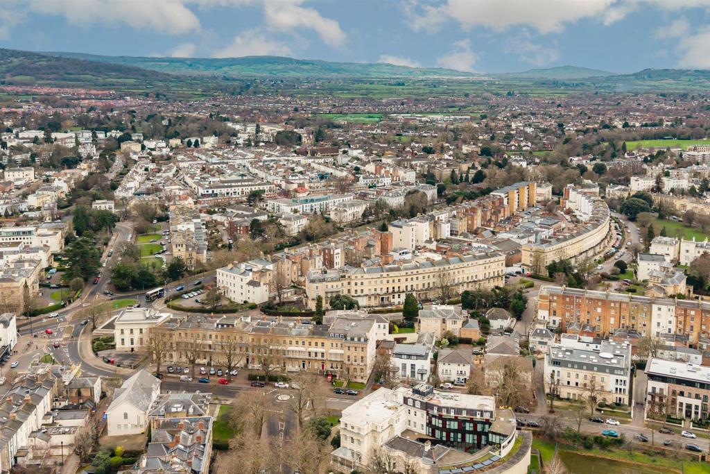 Flat 3 10 Queens Parade-3.jpg