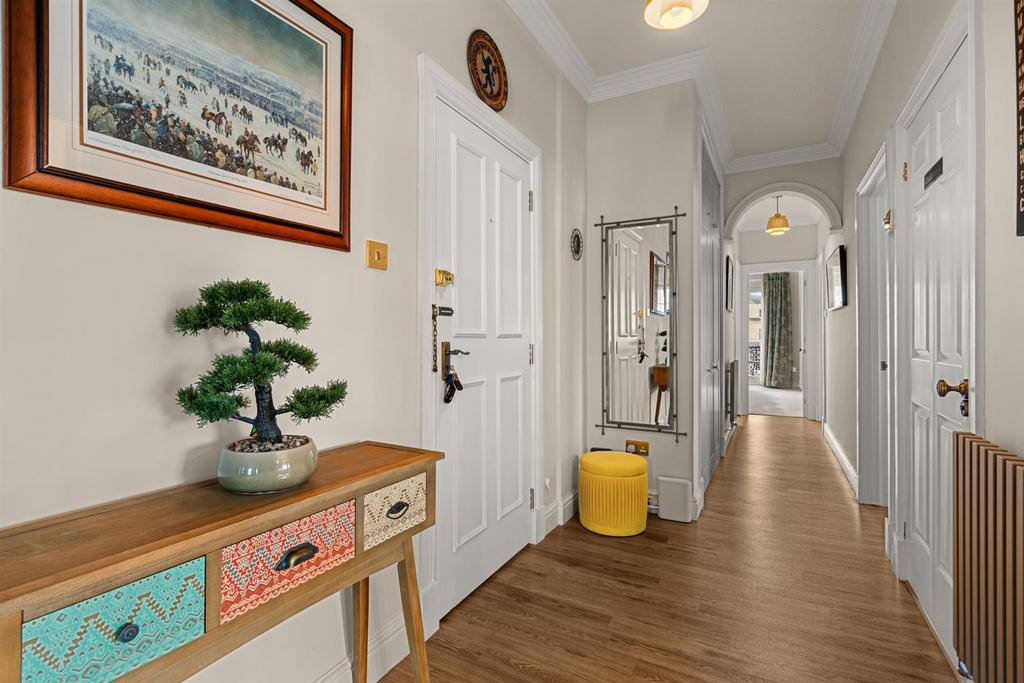 Flat 3 10 Queens Parade-7.jpg