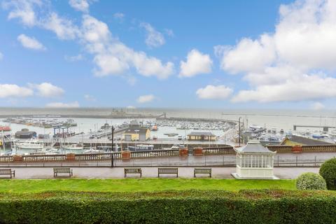 2 bedroom apartment to rent, Nelson Crescent, Ramsgate CT11