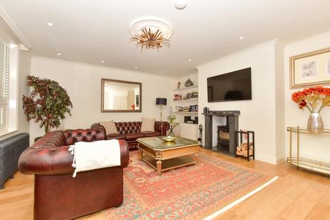 2 bedroom apartment to rent, Nelson Crescent, Ramsgate CT11