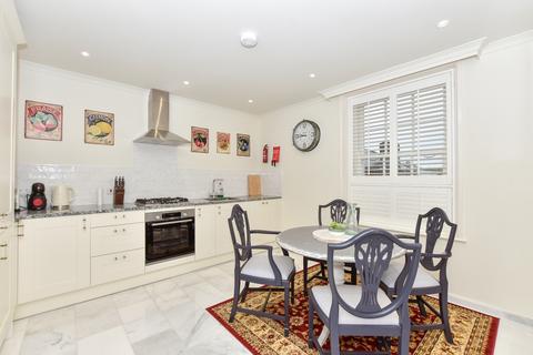 2 bedroom apartment to rent, Nelson Crescent, Ramsgate CT11
