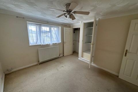3 bedroom terraced house to rent, Horsham Lane, Upchurch, Kent, ME9