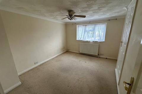 3 bedroom terraced house to rent, Horsham Lane, Upchurch, Kent, ME9