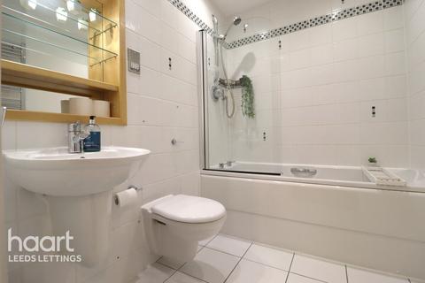 2 bedroom apartment to rent, Bowman Lane, Leeds