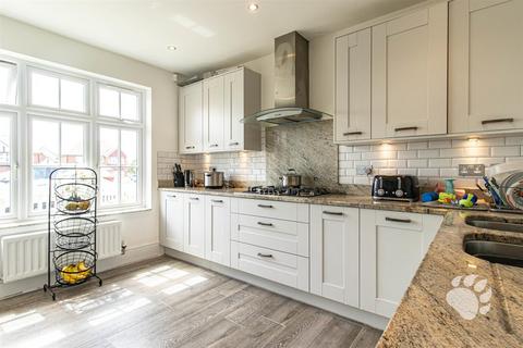 5 bedroom detached house for sale, Burdett Road, Basildon SS16