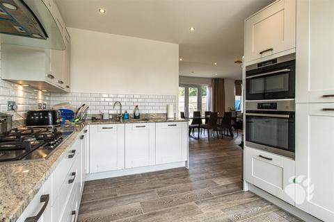 5 bedroom detached house for sale, Burdett Road, Basildon SS16