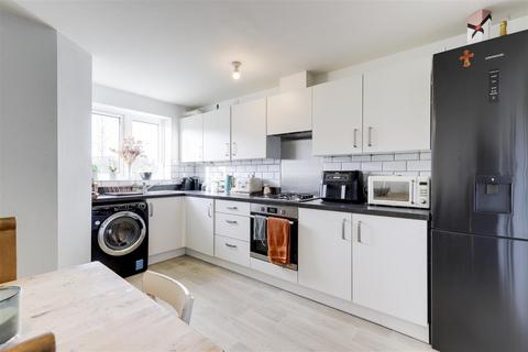 4 bedroom semi-detached house for sale, Corbett Chase, Gedling NG4